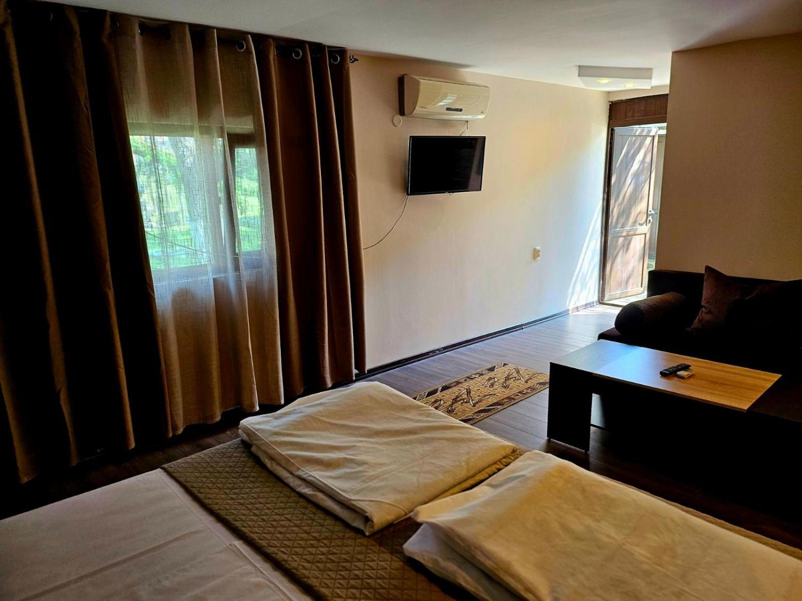 Orehite-Family Hotel ,Food & Pool Bozhichen Esterno foto