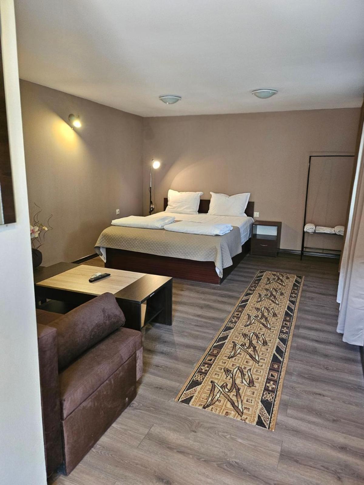 Orehite-Family Hotel ,Food & Pool Bozhichen Esterno foto