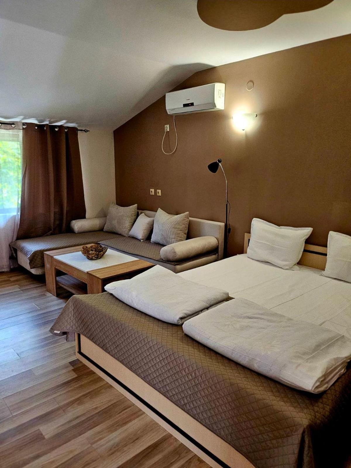 Orehite-Family Hotel ,Food & Pool Bozhichen Esterno foto