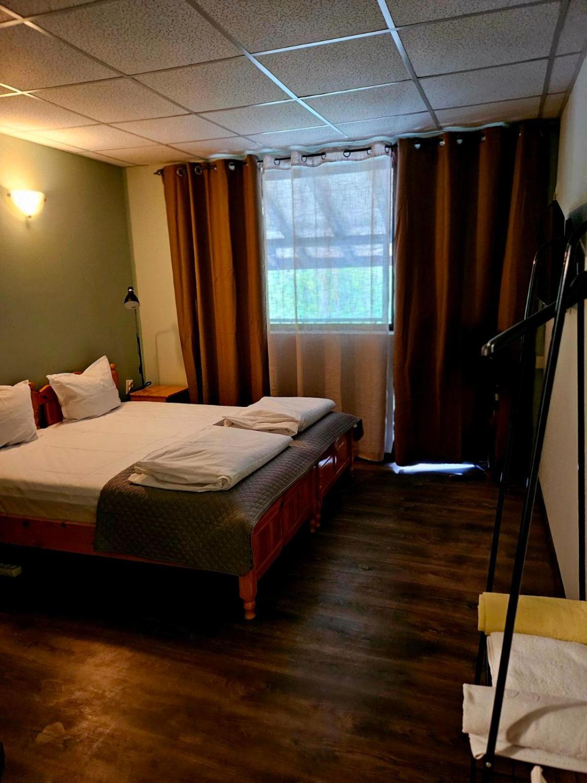Orehite-Family Hotel ,Food & Pool Bozhichen Esterno foto