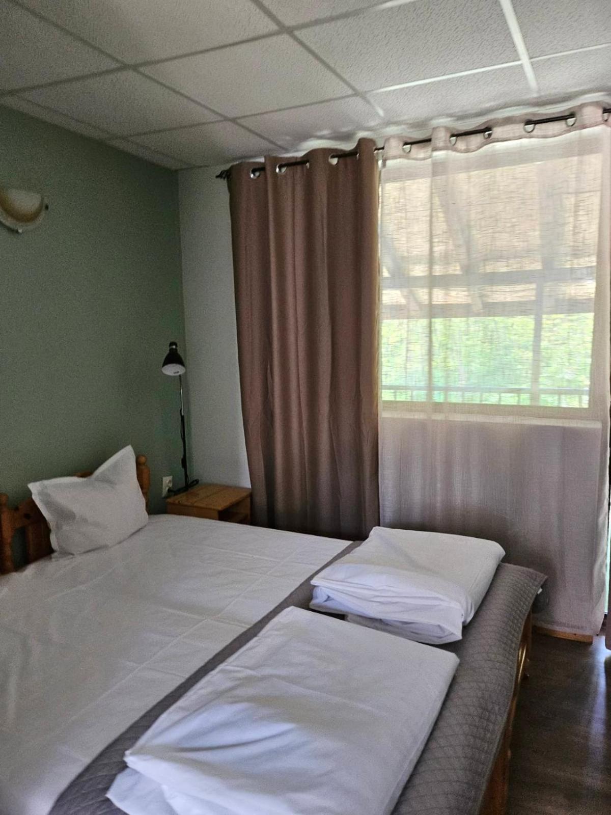 Orehite-Family Hotel ,Food & Pool Bozhichen Esterno foto